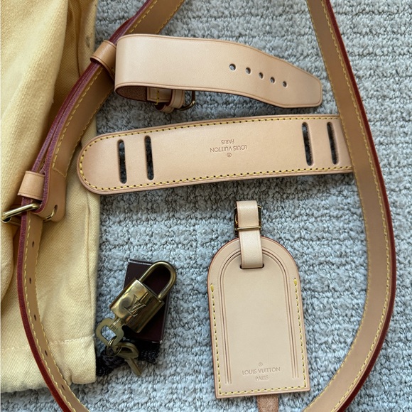 Authentic Louis Vuitton Keepall 55 - Picture 9 of 11